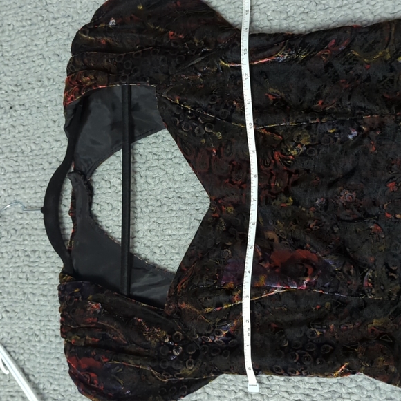 GORGEOUS velvet floral mini dress - Picture 9 of 10